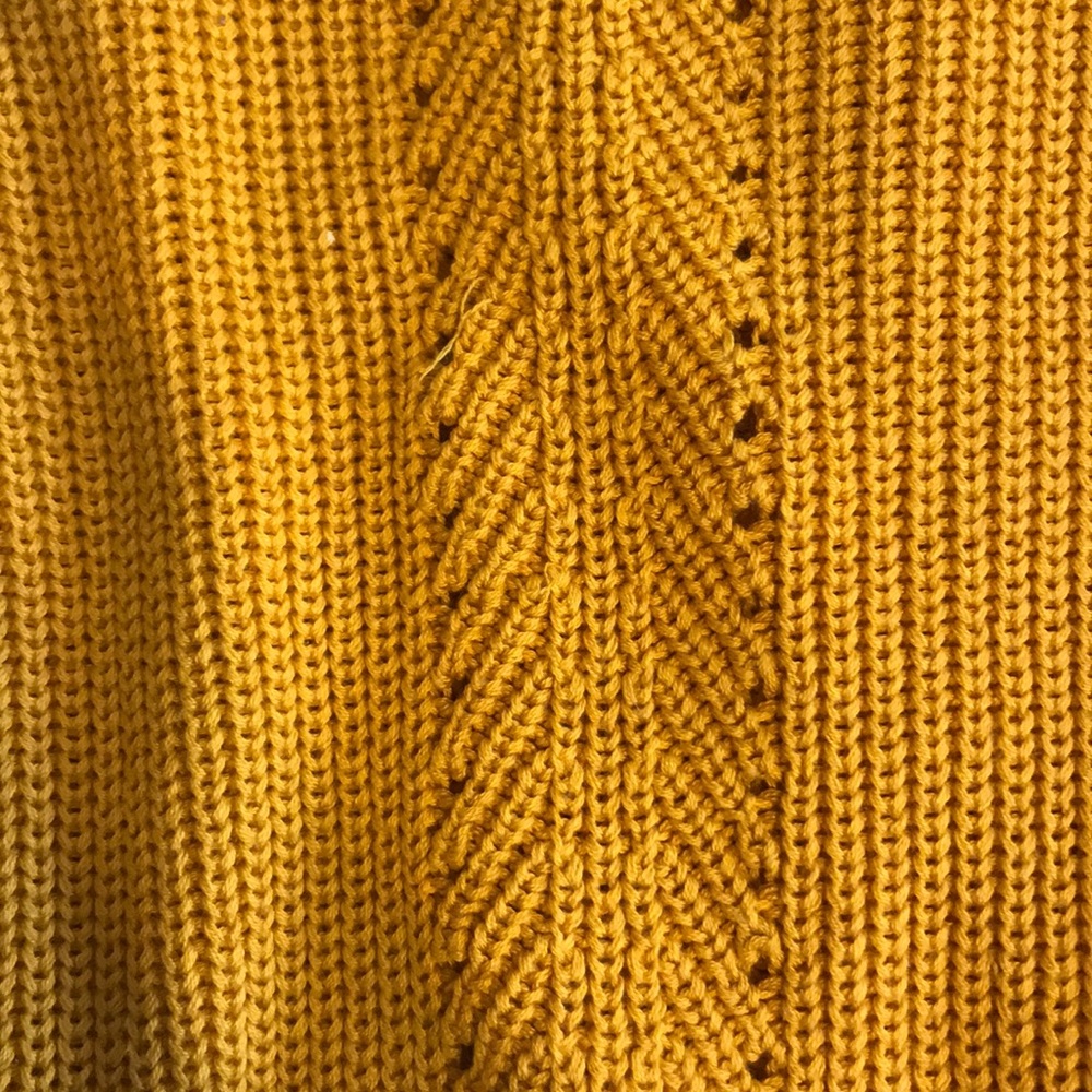 Cropped Sweater - Picture 3 of 4